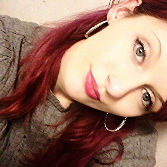 Meet your Posher, Danielle - Picture 1 of 1